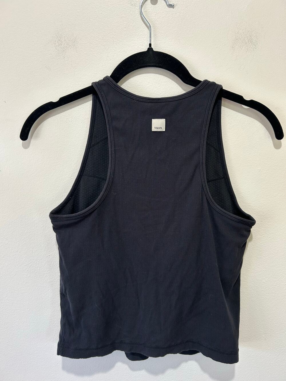 Vuori Pose Plyo Tank black womens S built in sports bra ribbed high neck *flaw*
